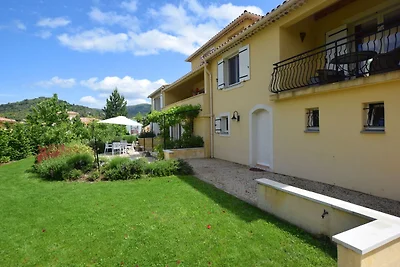 Apartment in Montbrun-Les-Bains mit Garten