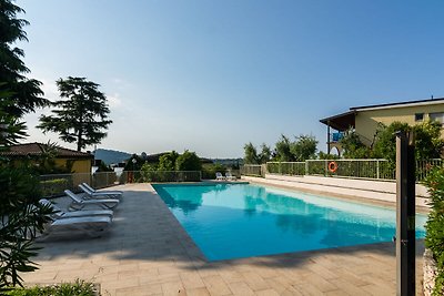 Secluded Apartment in Manerba del Garda with ...