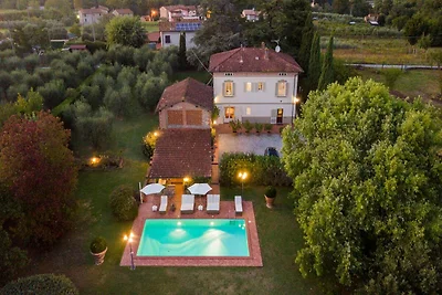 Tuscan Countryside Villa with Pool