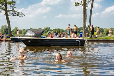 Chalet con due bagni e uno sloop, a Giethoorn