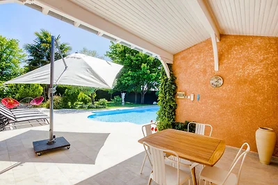 Modernes Ferienhaus mit Pool