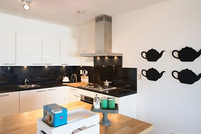 Modernes Apartment in Den Haag mit Balkon