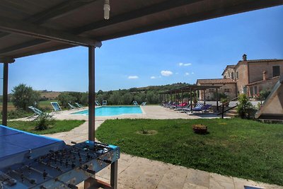 Schönes Bauernhaus in Asciano mit Schwimmbad