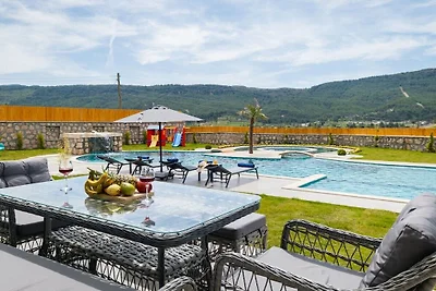 Villa in Kalkan mit Schwimmbecken