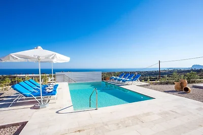 Villa in Kalythie mit Pool