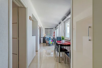 Apartment in Arbanija mit Terrasse