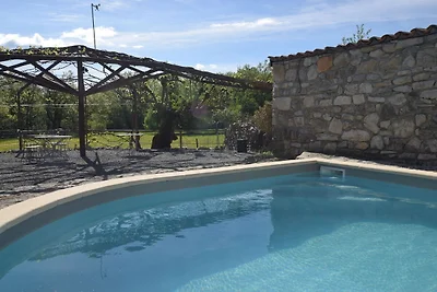 Vintage-Ferienhaus in Lanas mit Swimmingpool