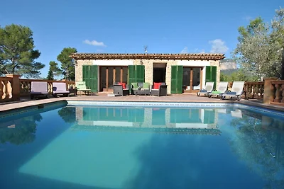 Spaziosa villa ad Alaró con piscina