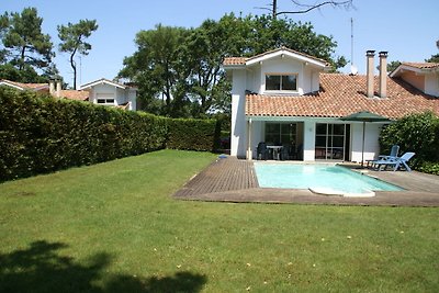 Belle villa avec piscine privée à 900m de la...