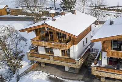 Chalet in Neukirchen bij Skilift & Sauna