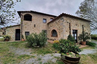 Attraente casa vacanze con piscina in comune