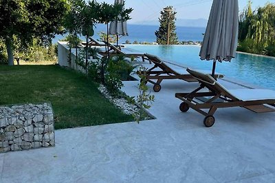 Gemütliche Villa in Patras mit Whirlpool