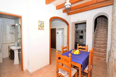 Haus in Maria de la Salut mit Terrasse