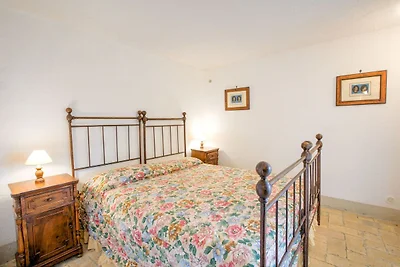 Casa rustica con giardino privato