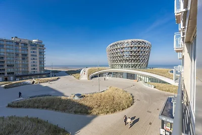 Studio met zicht op zee en casino.