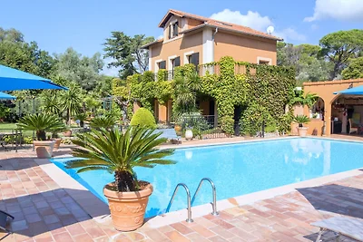 Caratteristica dimora a Fréjus con piscina