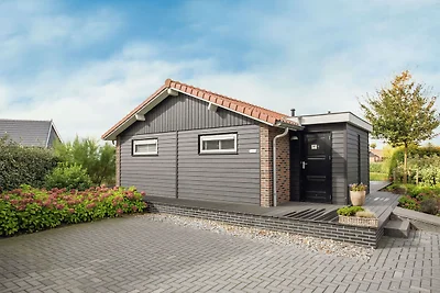 Ferienhaus in Kattendijke mit Terrasse