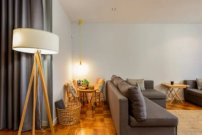 Geräumige Wohnung mit Balkon in Porto