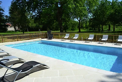 Gezellig vakantiehuis in Brion met zwembad
