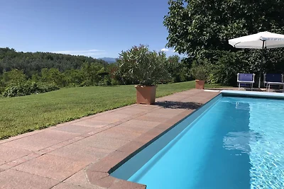 Ampio palazzo con piscina a Bastia Mondovì