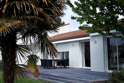 Moderne Villa mit privatem Pool