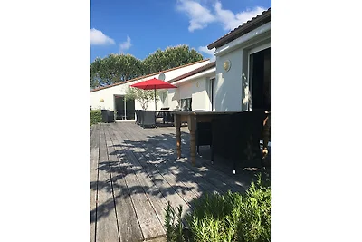 Moderne Villa mit Pool in Brives
