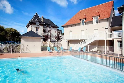 Schöne Wohnung im lokalen Stil