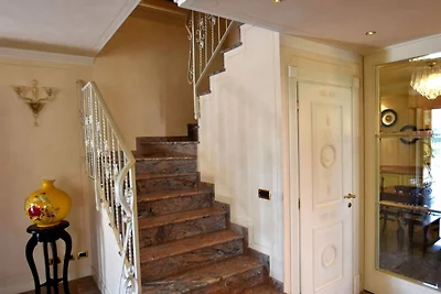 Luxuriöse Villa in der Lombardei mit...