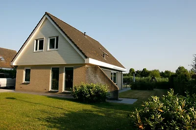 Villa moderna a Zeewolde vicino alla foresta