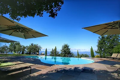 Farmhouse in Loro Ciuffenna with swimming...