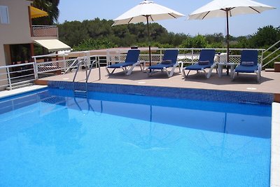 Peaceful Villa on Balearic islands with Swimm...