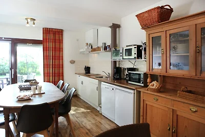 Komfortable Wohnung mit Blick auf Obstgärten