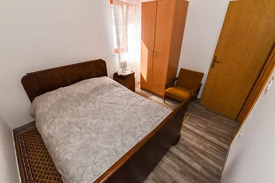 Ferienhaus in Veli Iz mit umzהuntem Garten