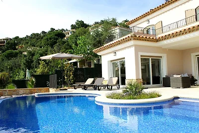 Luxuriöse Villa mit Swimmingpool