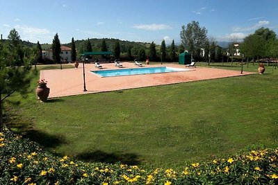 Schönes Ferienhaus in Reggello mit Pool