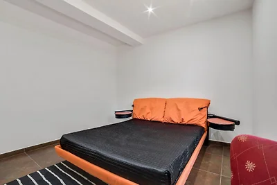 Moderna villa a Nissoria con piscina