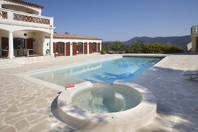 Luxuriöse Villa in Sainte-Maxime mit...