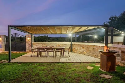 Villa in Višnjan mit Schwimmbecken