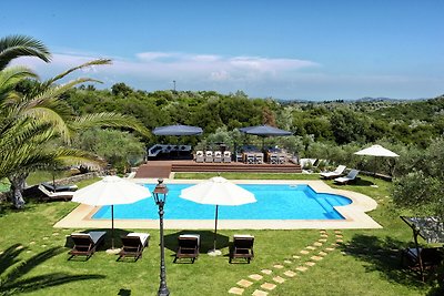 Geräumige Villa auf Korfu mit privatem Pool