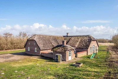 Luxuriöses Poolhaus in Meeresnähe