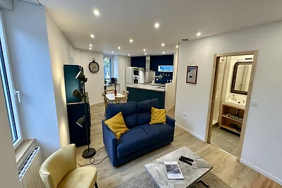 Moderne Schutzhütte am Dorfrand