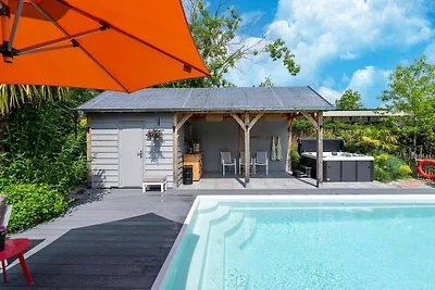 Ferienhaus mit Swimmingpool und Whirlpool