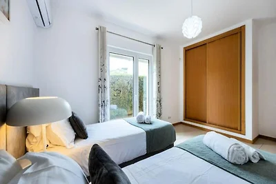 Appartement in Burgau met zwembad en balkon