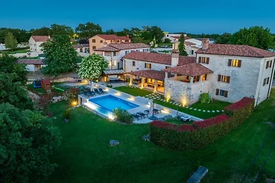 Villa in Tinjan mit Schwimmbecken