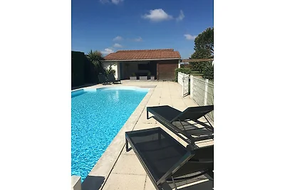 Moderne Villa mit privatem Pool