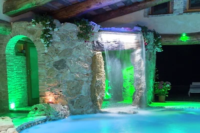 Lussuosa villa a Guardea con spa privata
