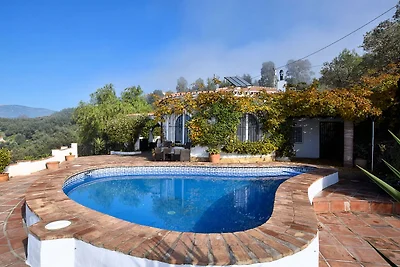 Moderne Villa mit privatem Pool in Sayalonga