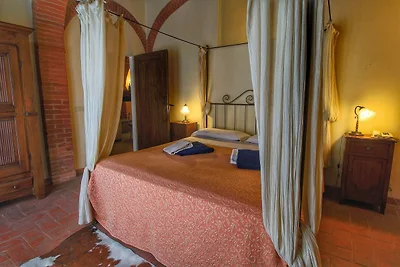 Pittoresca villa con piscina a Sinalunga