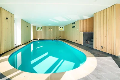 Luxuriöses Ferienhaus mit Swimmingpool in...