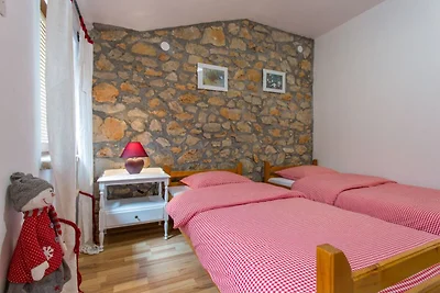 Ferienhaus in Polje mit Garten
